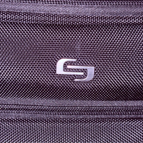 Solo NY Bryant rolling case; never used - Picture 8 of 9